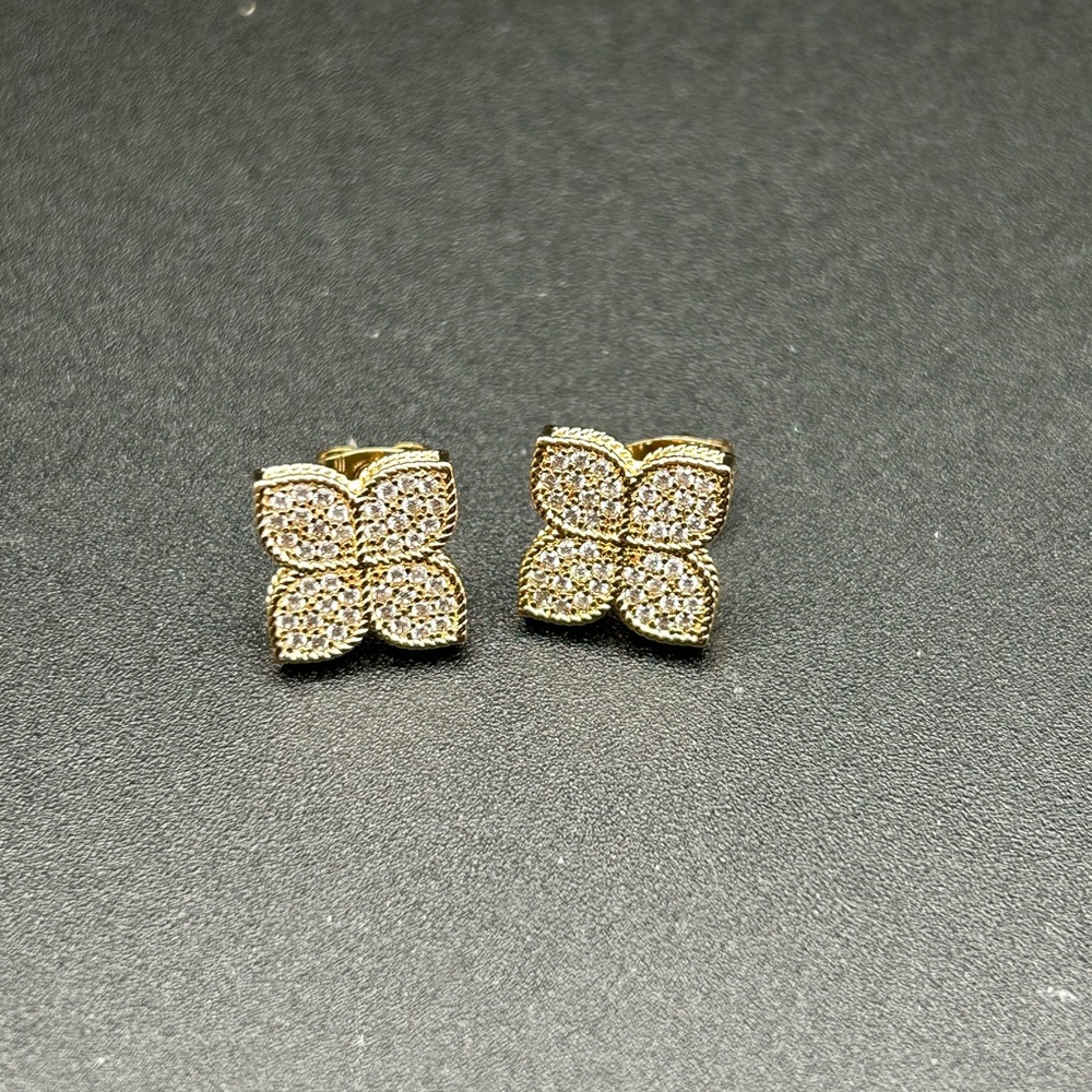 Elegant Gold Sparkly 🦋 Earrings